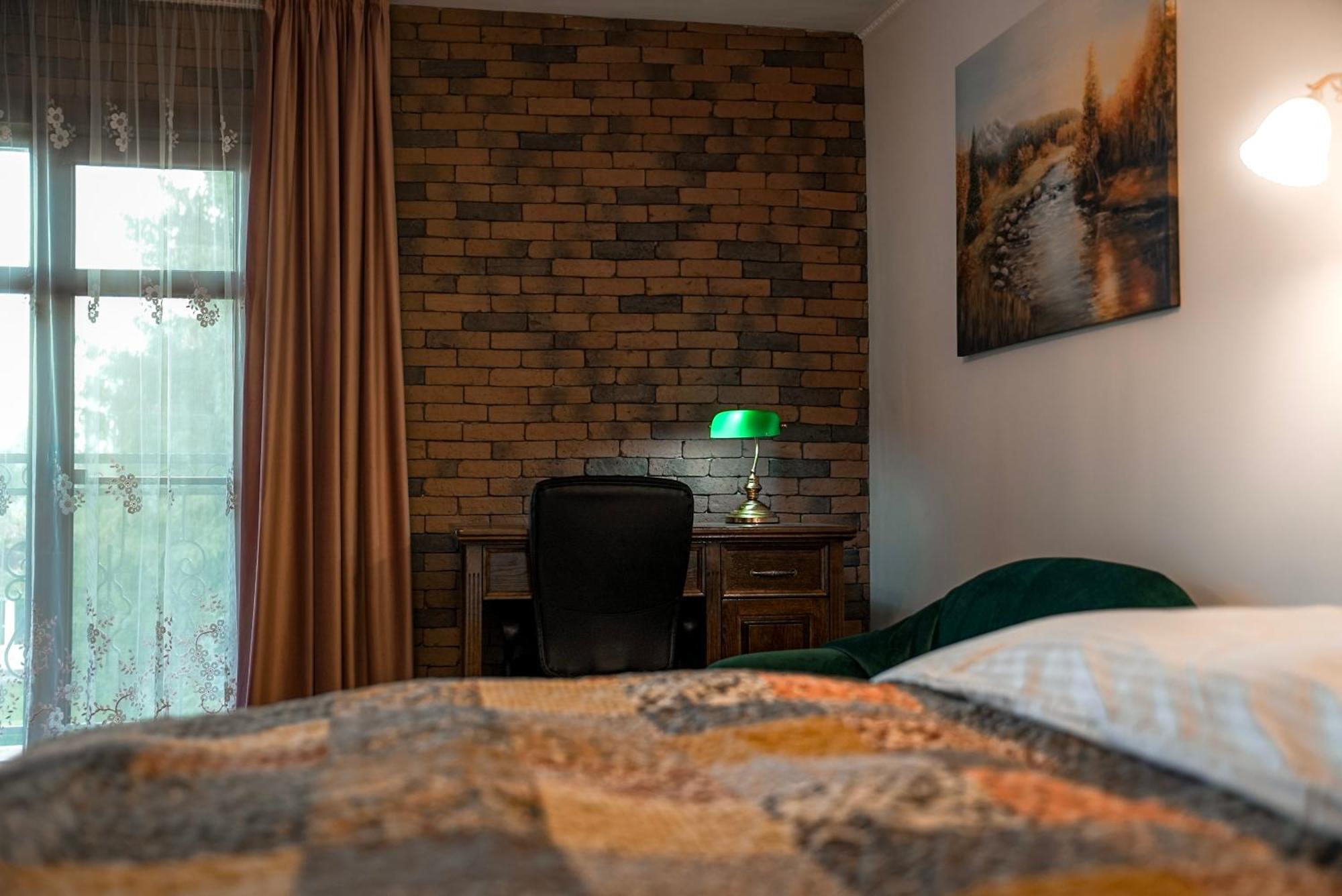 Bed and Breakfast Boutique Marlen Ghimbav Esterno foto