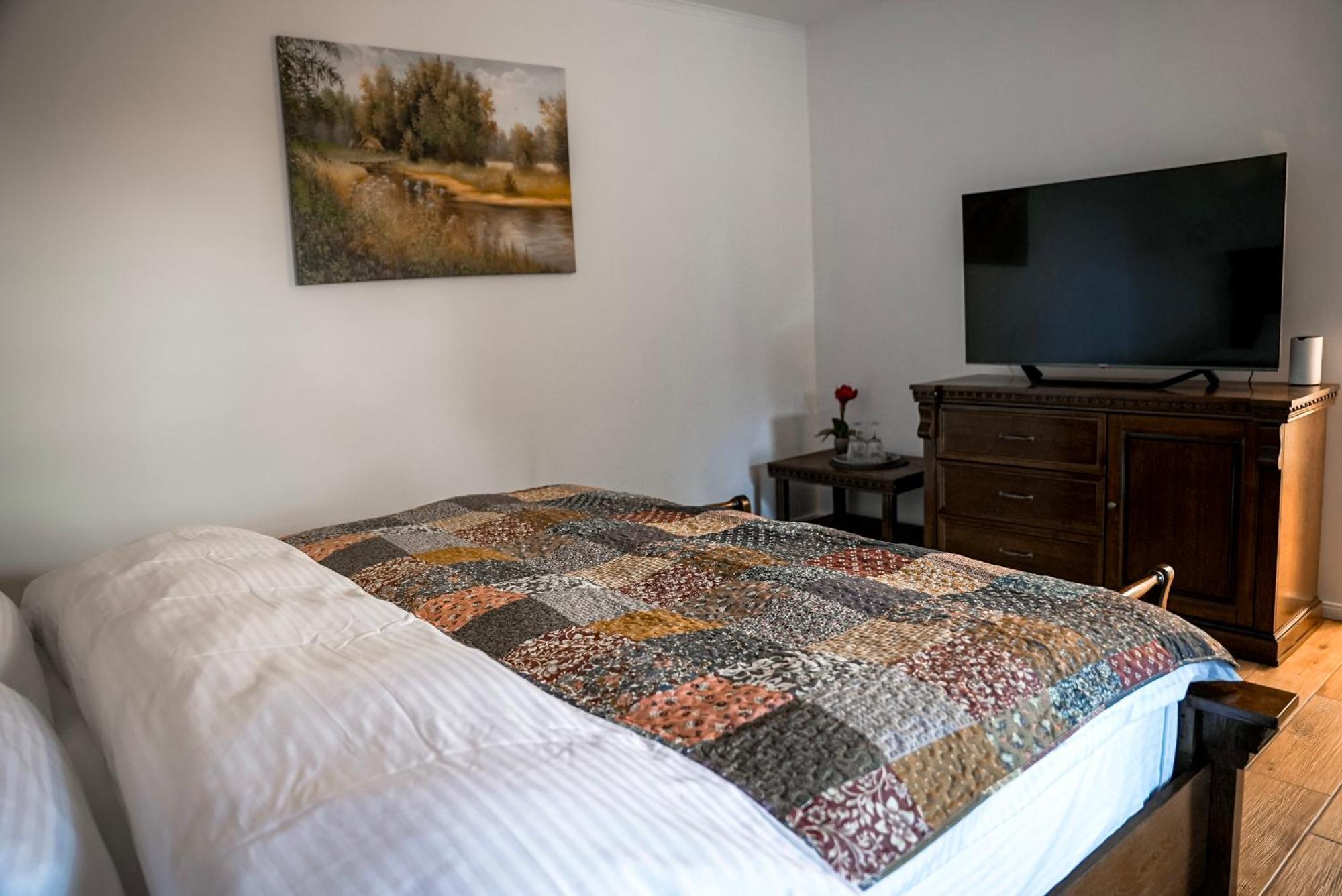 Bed and Breakfast Boutique Marlen Ghimbav Esterno foto