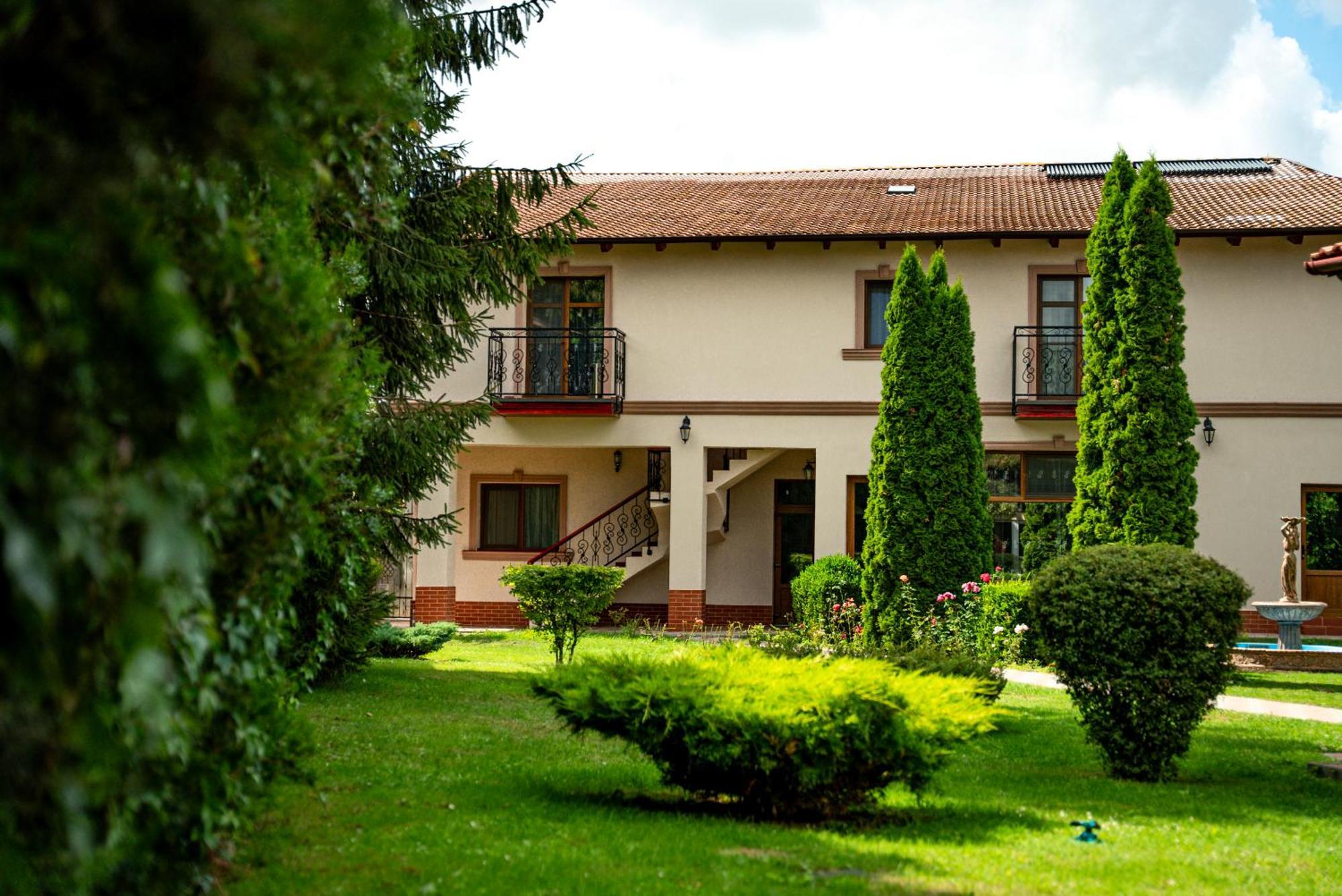 Bed and Breakfast Boutique Marlen Ghimbav Esterno foto