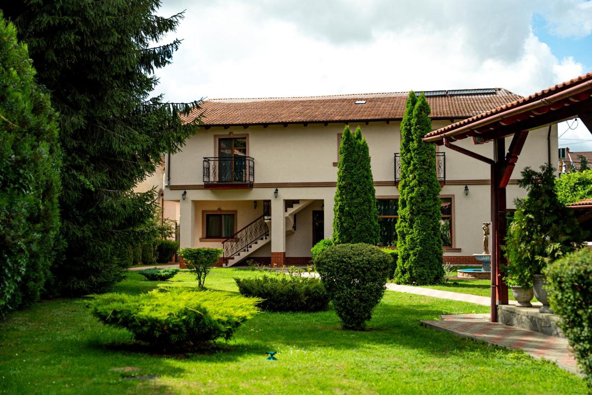 Bed and Breakfast Boutique Marlen Ghimbav Esterno foto