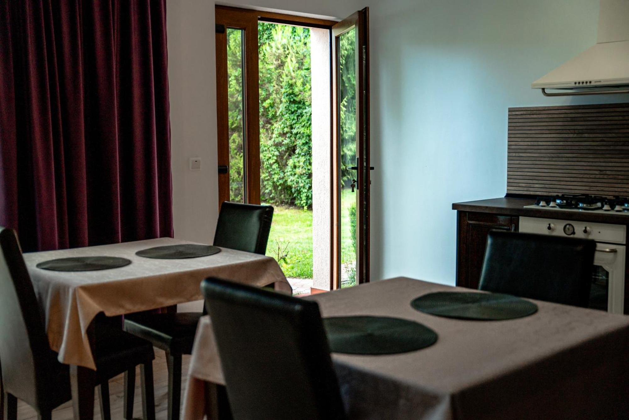 Bed and Breakfast Boutique Marlen Ghimbav Esterno foto