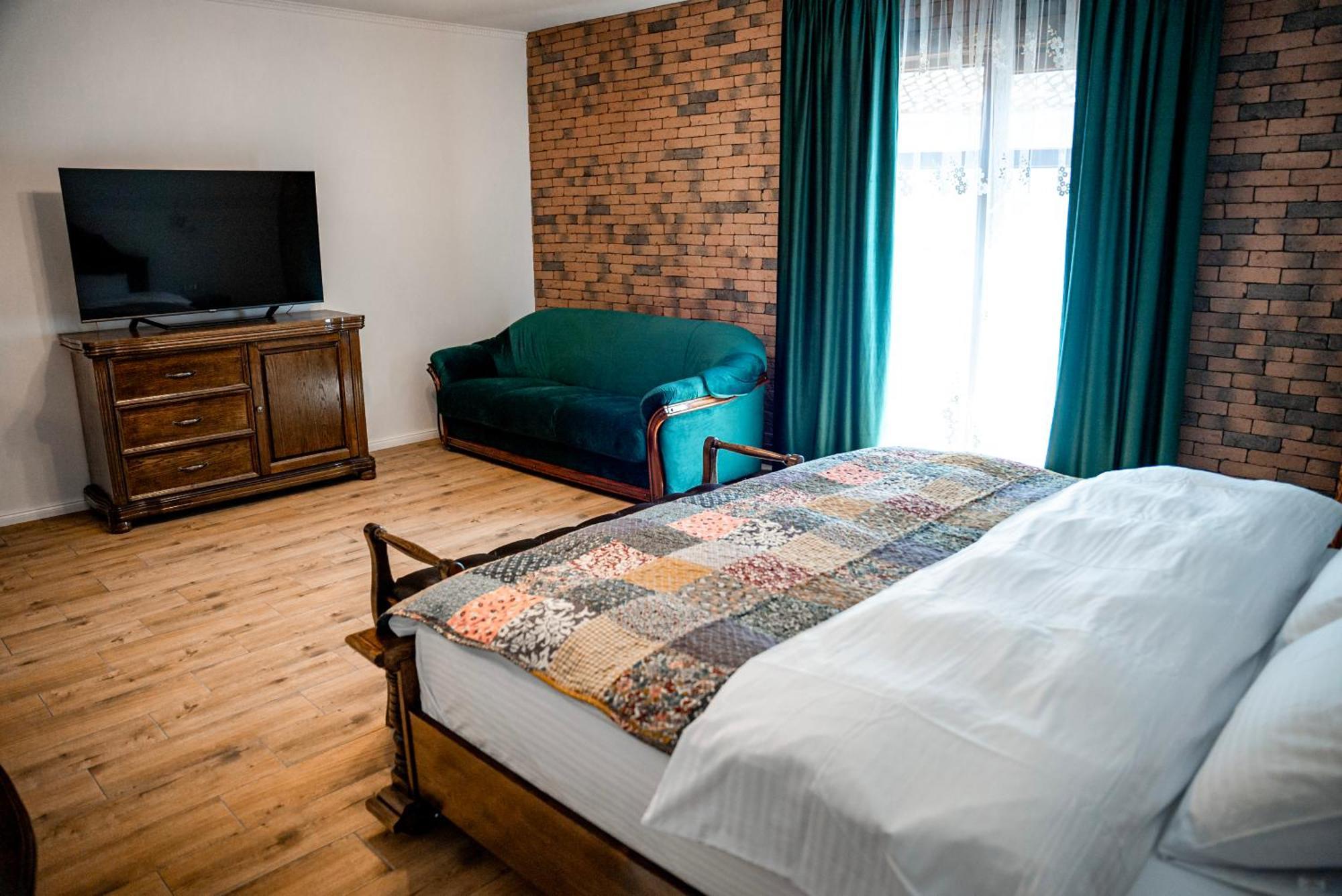 Bed and Breakfast Boutique Marlen Ghimbav Esterno foto