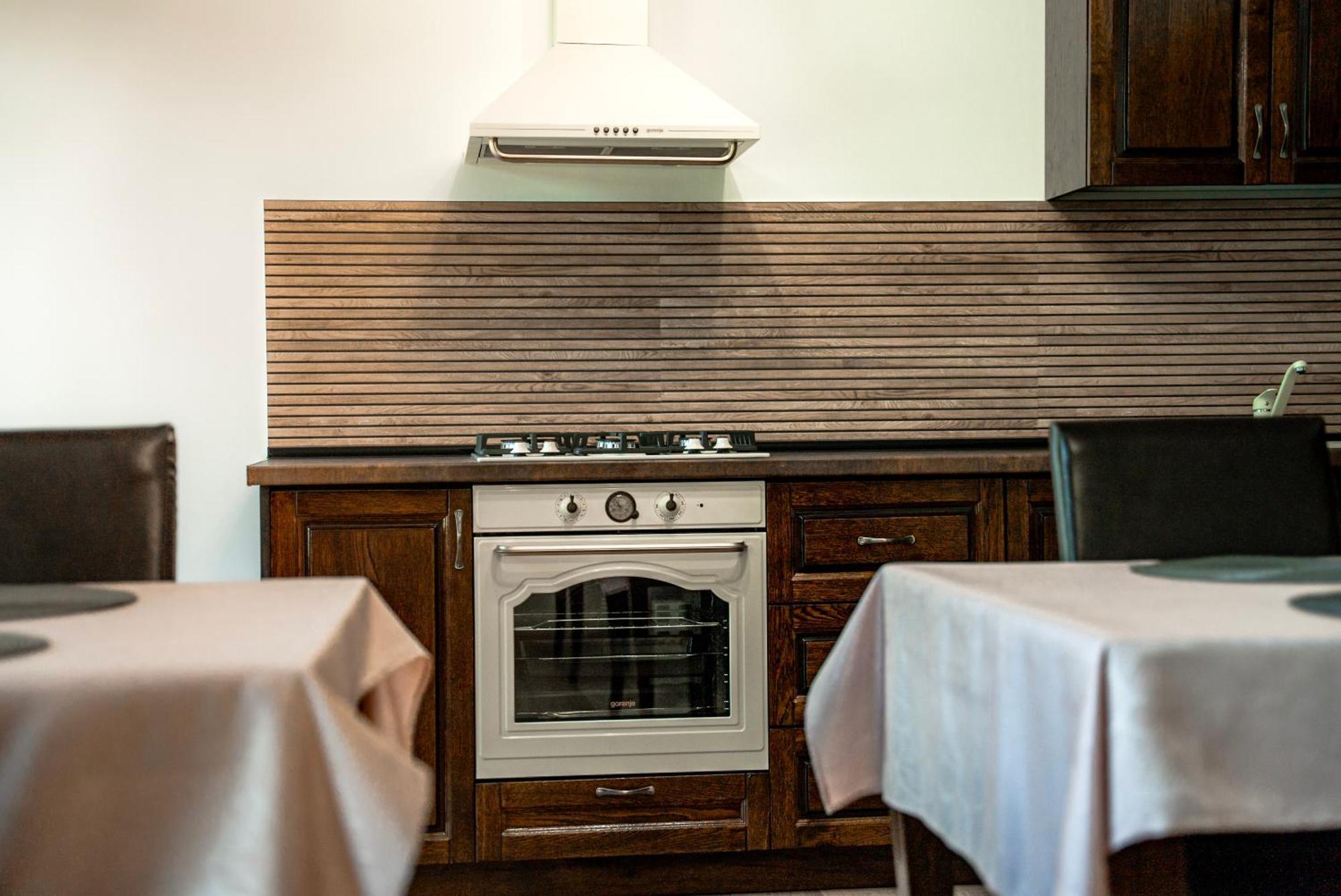 Bed and Breakfast Boutique Marlen Ghimbav Esterno foto