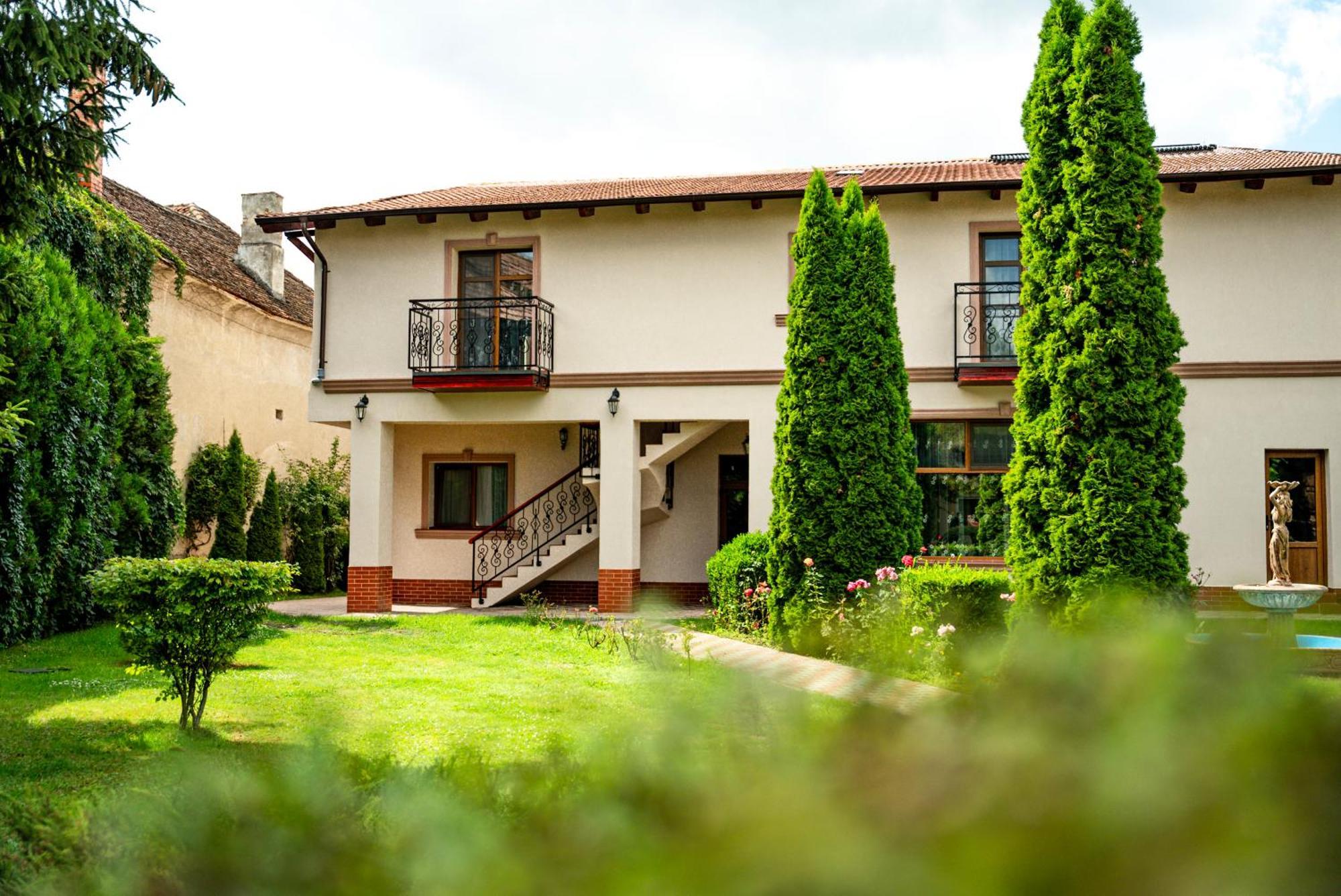 Bed and Breakfast Boutique Marlen Ghimbav Esterno foto