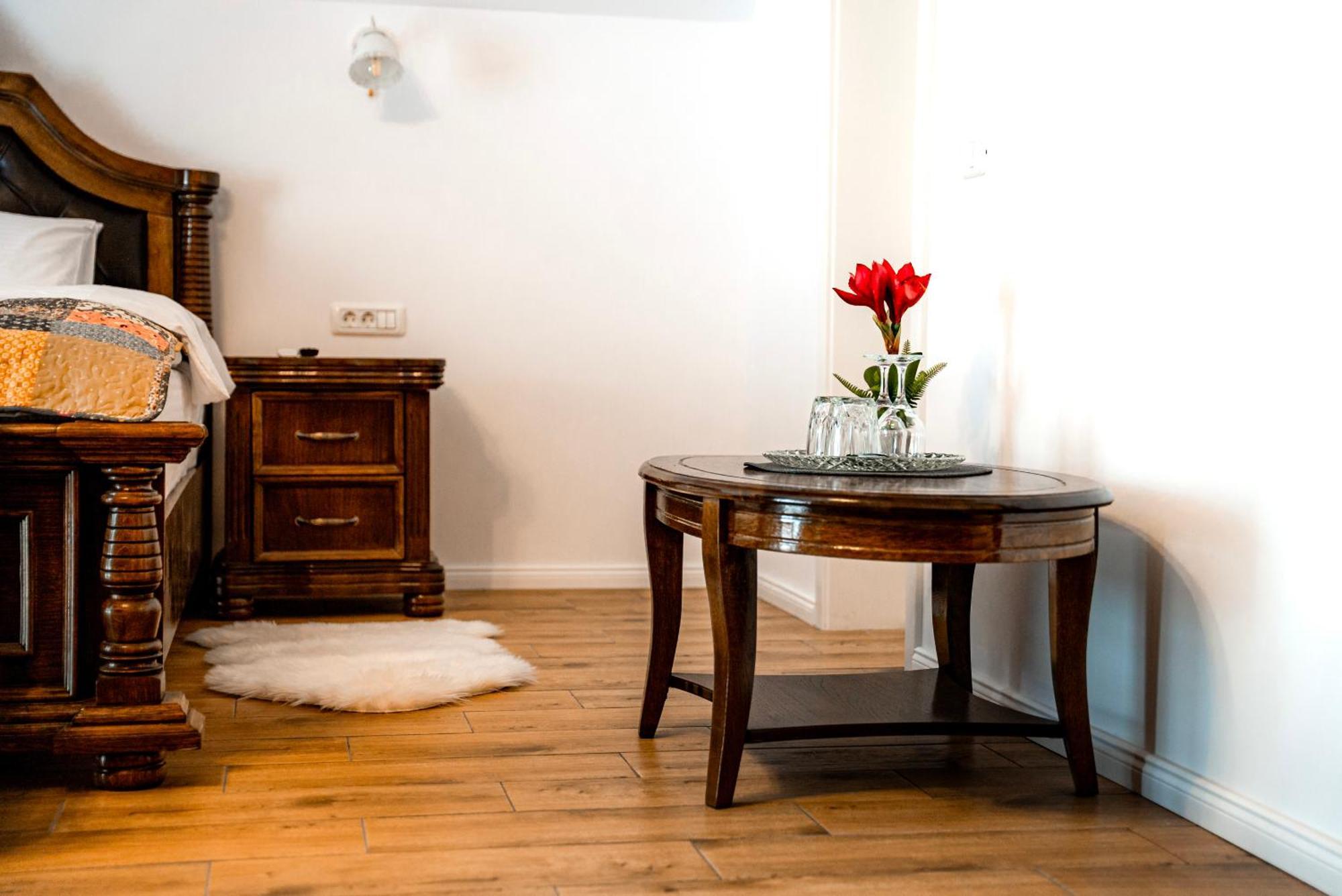 Bed and Breakfast Boutique Marlen Ghimbav Esterno foto