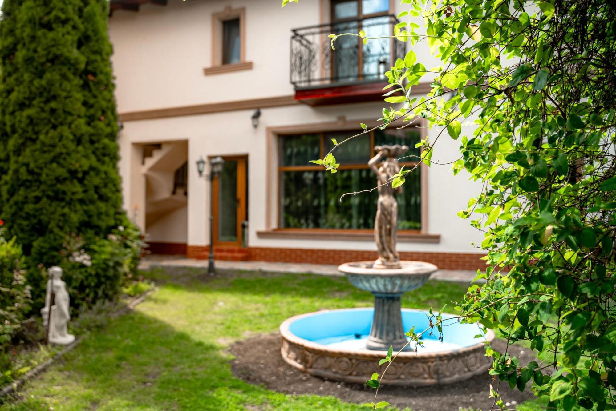 Bed and Breakfast Boutique Marlen Ghimbav Esterno foto